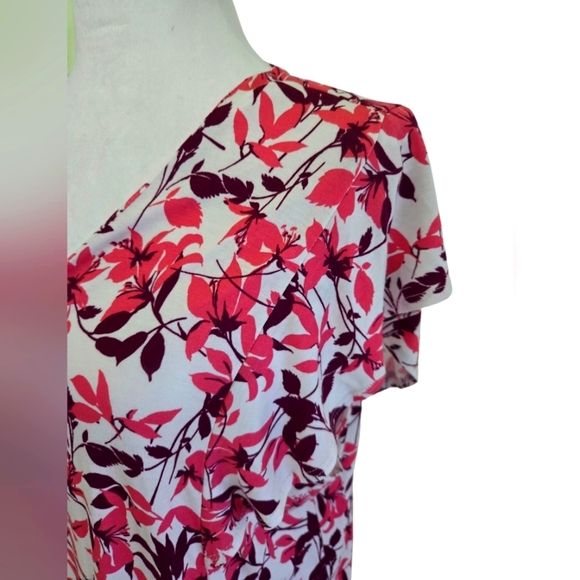 Liz Claiborne Floral Flutter Sleeve V-Neck Soft Rayon Summer Top Size L - Picture 2 of 6